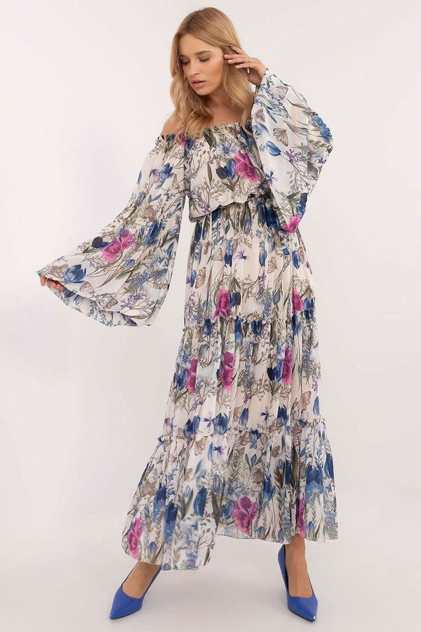 Elegant boho-style maxi dress with a flared cut, Spanish neckline, and delicate floral pattern. Featuring long wide sleeves for comfort and warmth, a ruffled bottom, and an attached belt to accentuate the waist. This dress combines romantic flair with casual elegance, perfect for any occasion.




