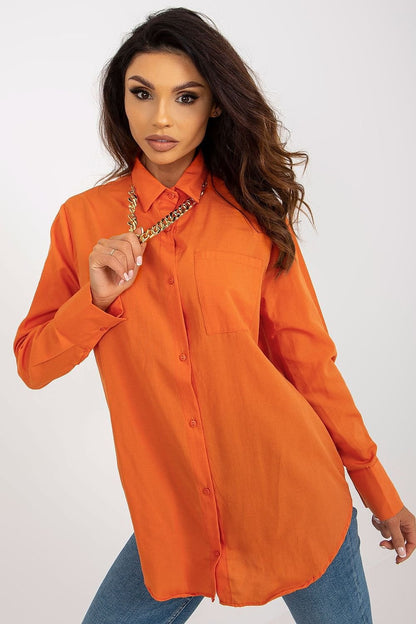 A versatile women's casual shirt made from a durable cotton and polyester blend. Featuring long sleeves, a classic collar, and a button closure, this shirt offers both comfort and style. Perfect for everyday wear, work, or more casual occasions like parties or visits, this shirt suits a variety of settings.






