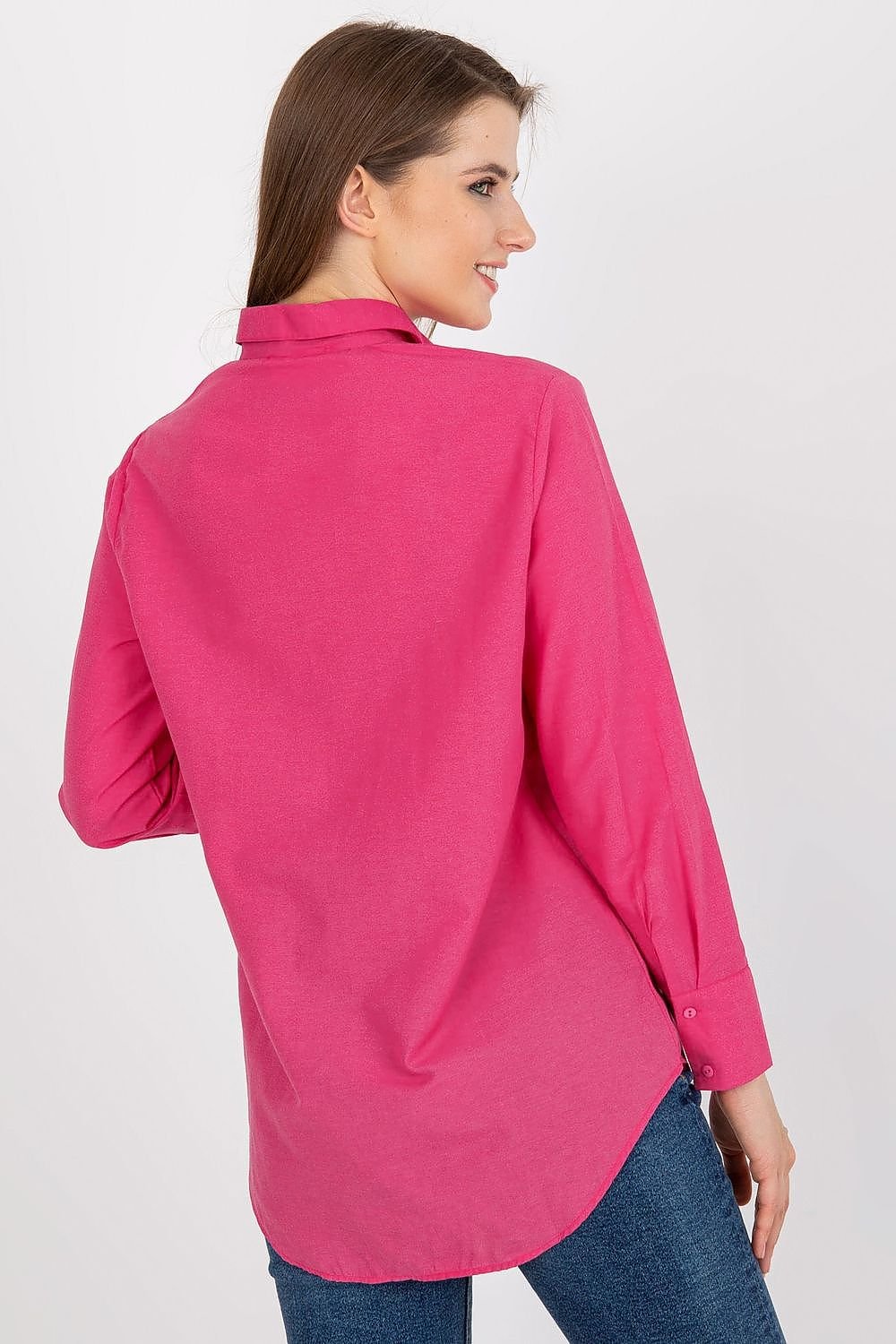 A versatile pink women's casual shirt made from a durable cotton and polyester blend. Featuring long sleeves, a classic collar, and a button closure, this shirt offers both comfort and style. Perfect for everyday wear, work, or more casual occasions like parties or visits, this shirt suits a variety of settings.






