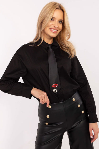 A casual women's shirt made from a cotton and elastane blend, featuring a classic collar, button closure, and long sleeves. Includes a removable tie and detachable brooch for customizable styling, making it perfect for everyday wear or versatile occasions.