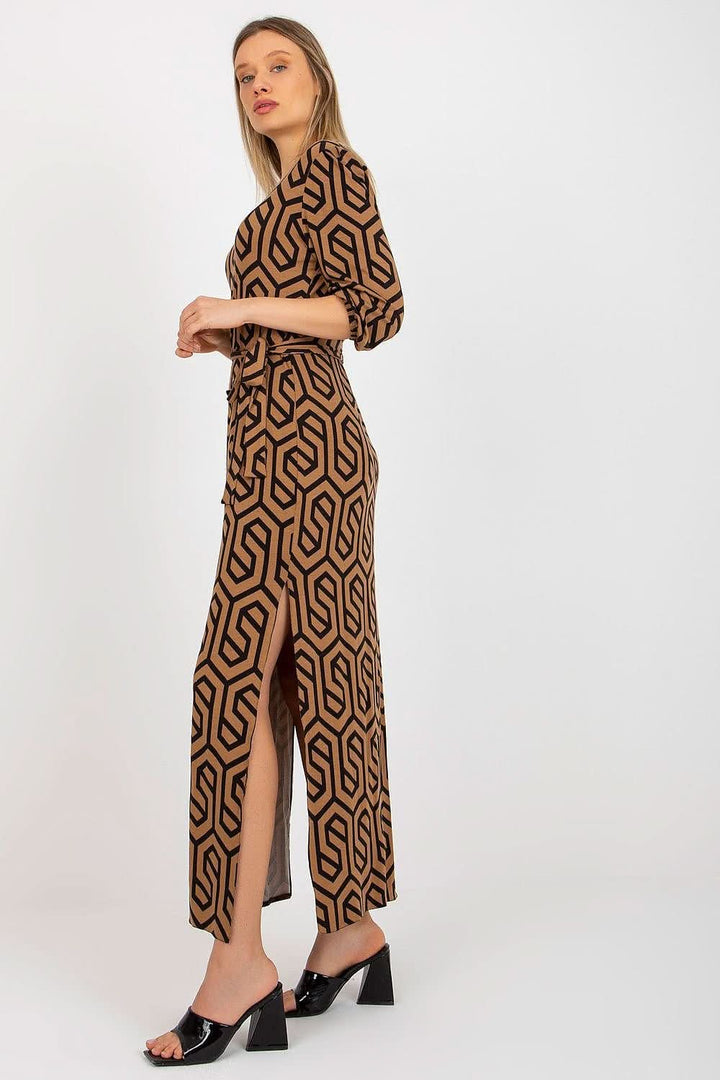 Chic long dress with 3/4 sleeves, heart neckline, free slits at the bottom, and a tie belt for a flattering fit.