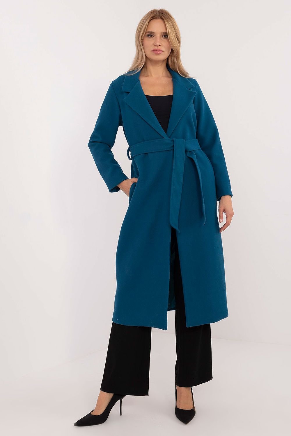 A versatile women's long transitional coat made from durable polyester, featuring a button closure, tie belt, and practical slip pockets. With a classic plain pattern, this uninsulated coat is perfect for autumn and spring, offering both style and comfort for casual, work, or formal occasions.






