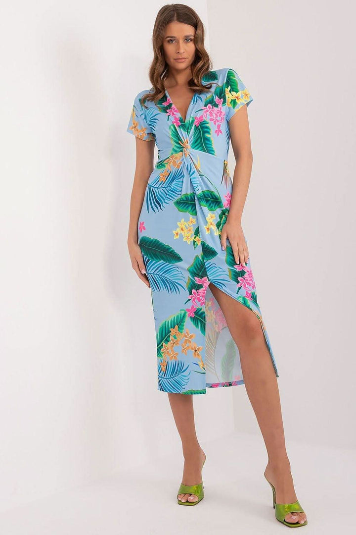 This vibrant pencil midi dress combines a bold, colorful print with an elegant cut, perfect for adding energy and charm to everyday styling. The striking front crease adds a subtle touch of femininity, while concealing imperfections. The heart neckline and short sleeves highlight the delicacy of the silhouette, enhancing the dress's elegance. The midi length offers versatility, suitable for both casual and formal occasions. 