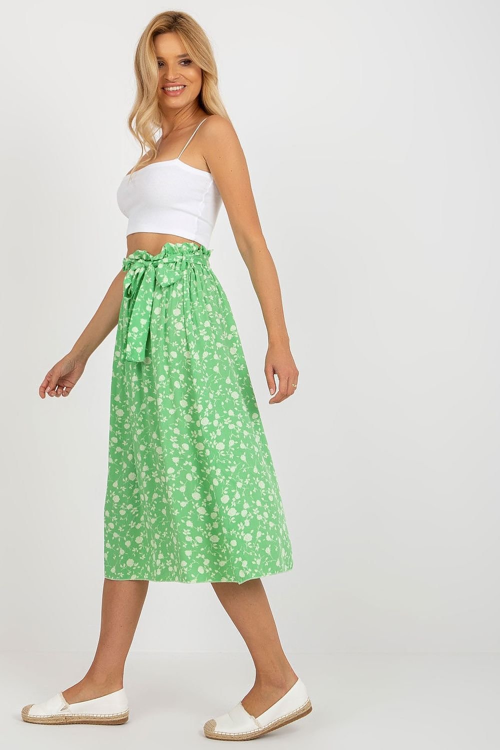 A flared skirt made of vibrant floral fabric with a waist tie for a customizable fit. Lightweight and stylish, it’s ideal for casual and dressy occasions alike.






