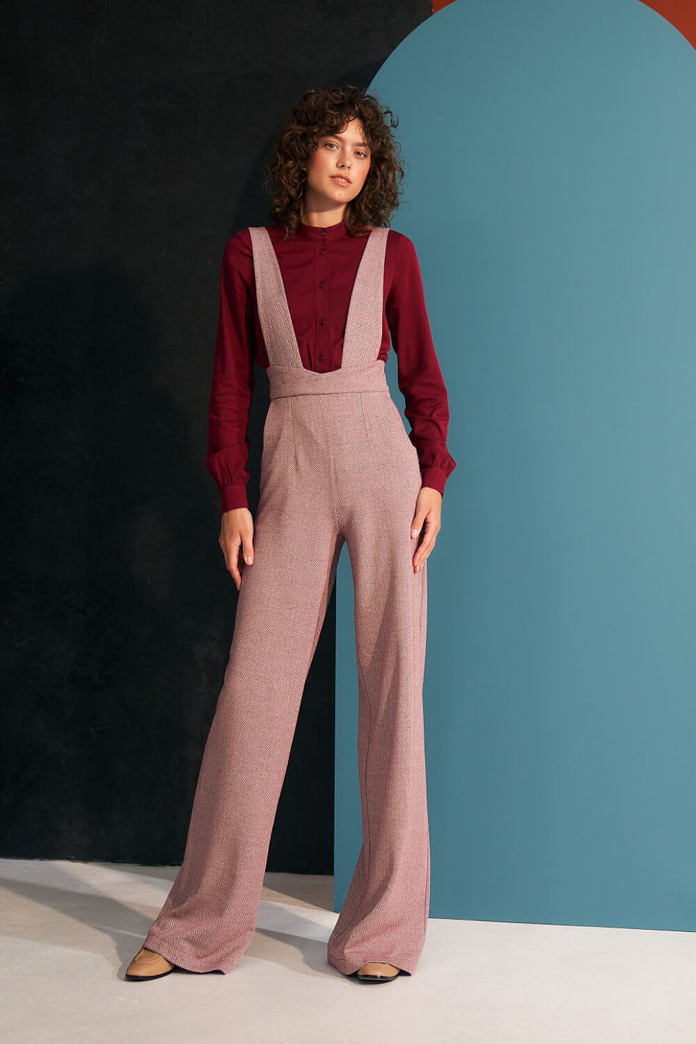 High-Waisted Jumpsuit with Suspenders and Wide Legs – Vintage-Inspired

