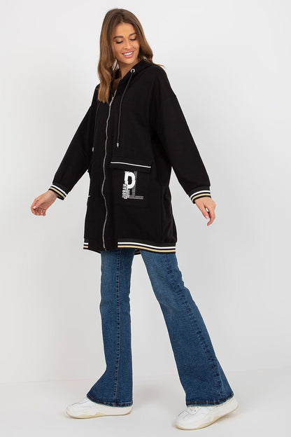 A women's longline sweatshirt featuring a zip-up front, hood, long sleeves, and large slip pockets for practicality and style. Perfect for casual wear.






