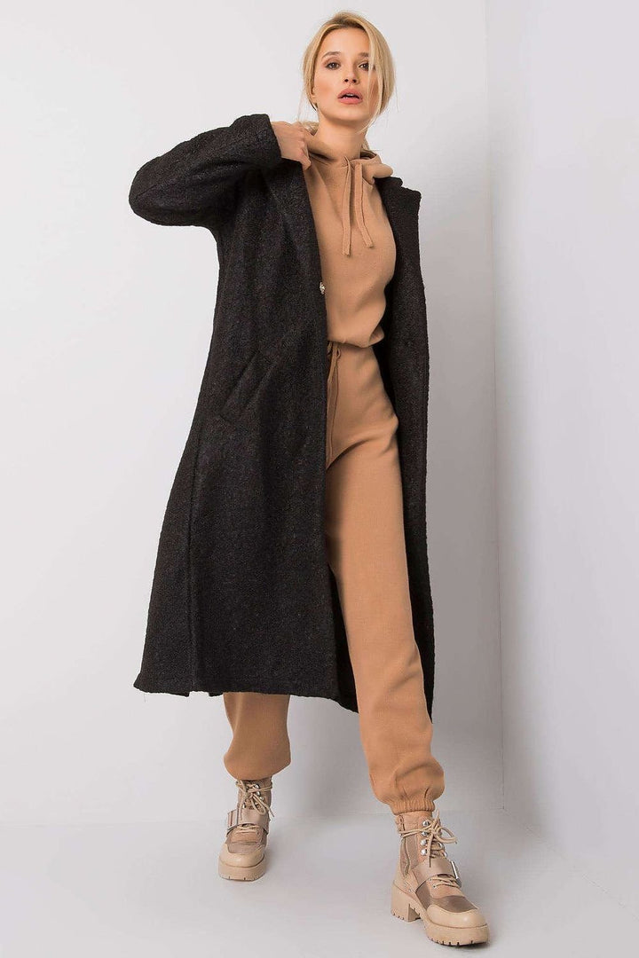 Minimalist Press Stud Coat for Women, A sleek women's coat with long sleeves, featuring a press stud closure and side slip pockets. Unlined for a lightweight feel, this simple and modern coat is ideal for casual wear.








