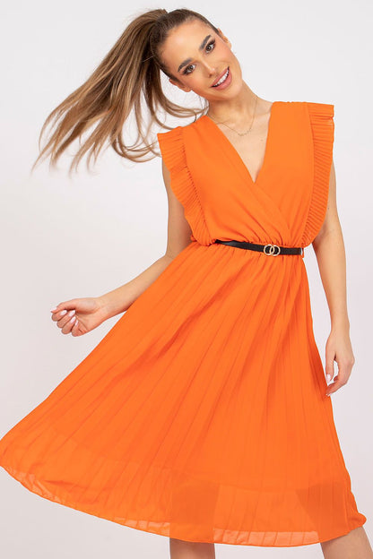 Stylish pleated summer dress featuring short ruffle sleeves, a sweetheart neckline, and a flattering flared cut. The dress includes a lining, an elastic waistband for comfort, and a waist belt for added definition, making it perfect for various occasions.




