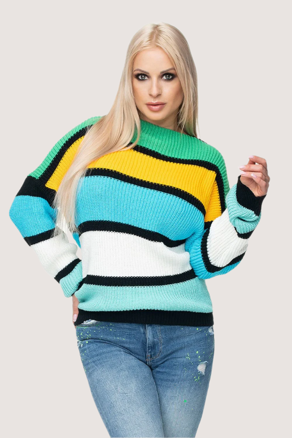 Soft yarn short sweater with a stylish knot detail, designed to be worn in two different ways for versatile styling options.