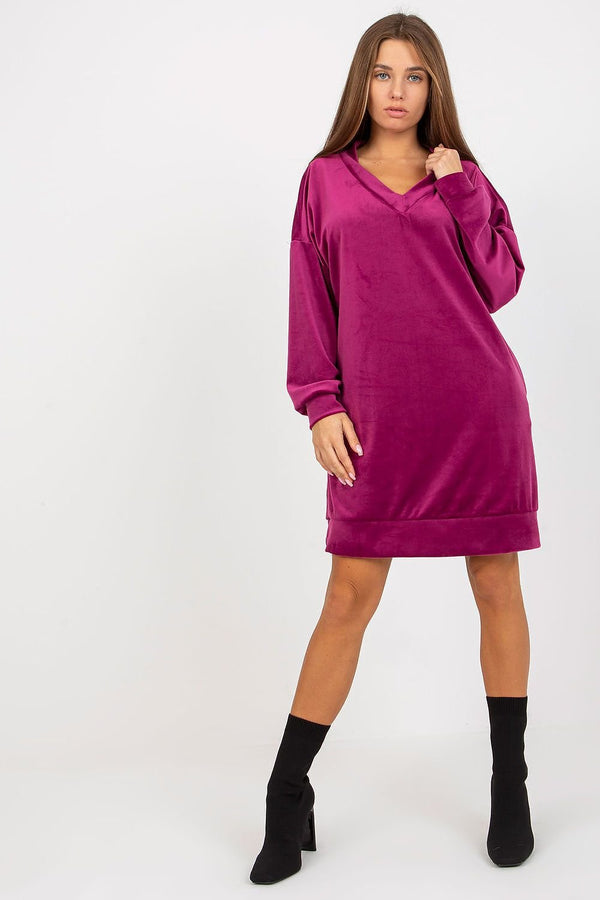 Short velour dress with long sleeves and a heart neckline. Perfect for everyday wear and more.