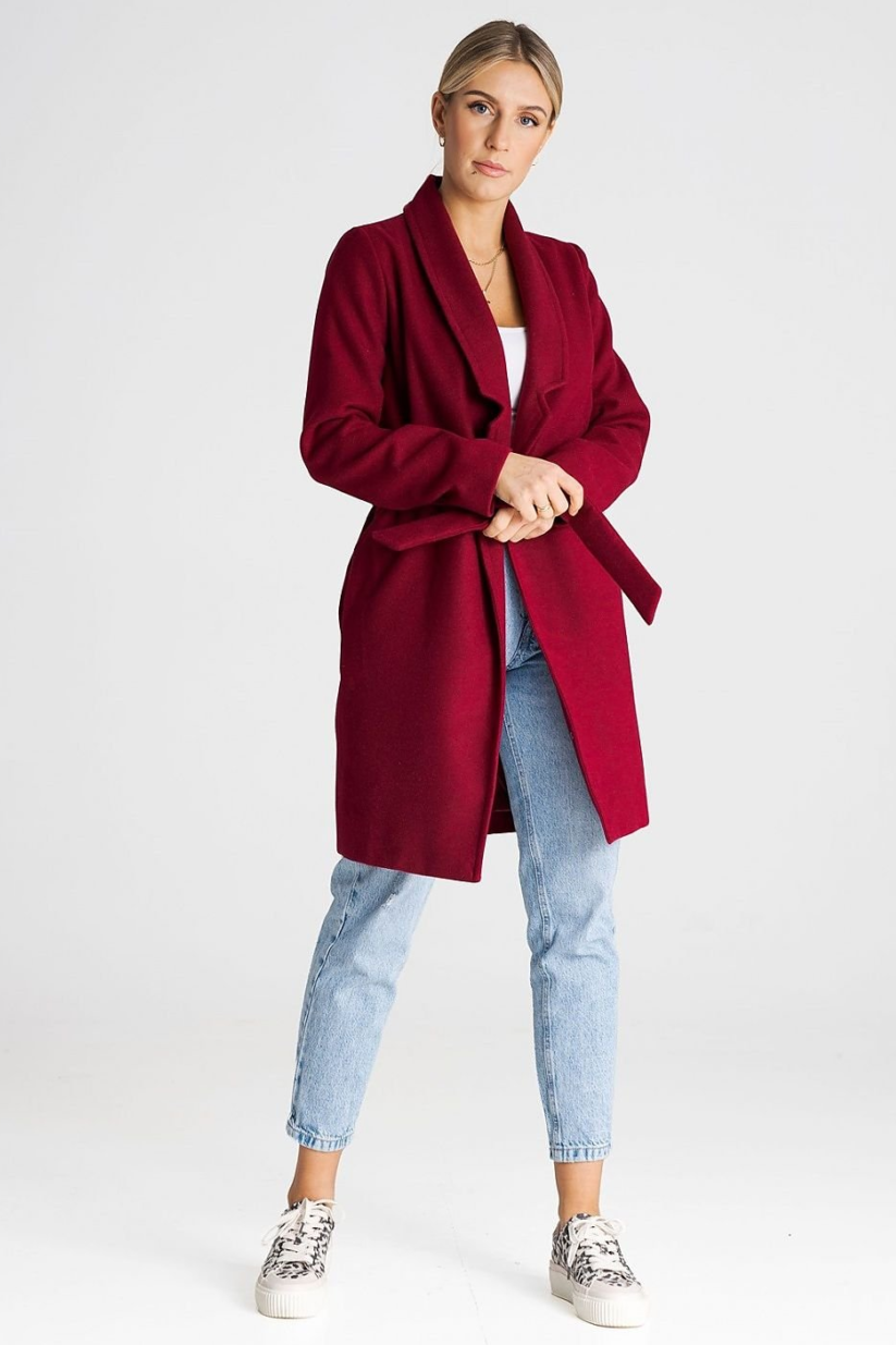 Unbuttoned coat with a large lined collar, detachable belt, and inner side pockets. Stylish and versatile for any occasion.






