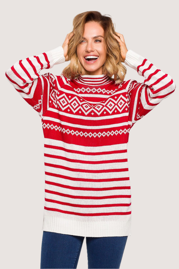 Cozy half-zip sweater with delicate stripes and a winter motif, featuring an extended cut with side slits for extra comfort on the coldest days. Perfect for winter relaxation.