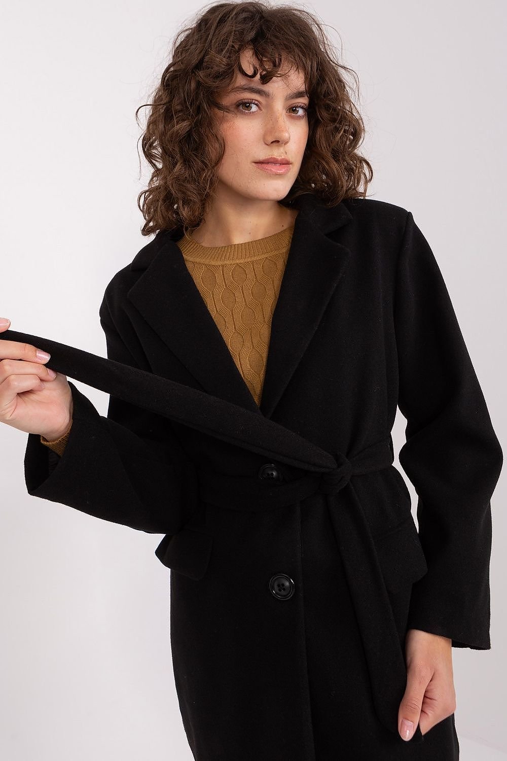 A smooth women's coat made of high-quality polyester, featuring a soft texture, long sleeves, and a classic cut. This versatile transitional coat includes a button closure, a standard length, and a lining for added comfort and durability. Perfect for both casual and formal occasions, it exudes timeless elegance and style.






