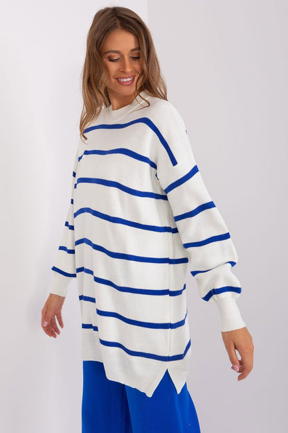 Soft and warm long-sleeve striped sweater made of 100% acrylic, featuring a round neckline, perfect for casual or work outfits, combining comfort and style.






