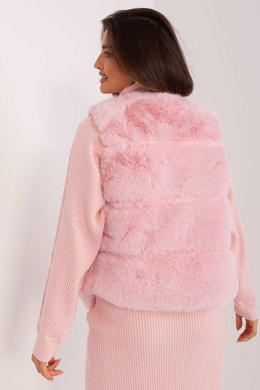 Luxurious Fur Vest – Soft, Warm, and Stylish for Any Occasion