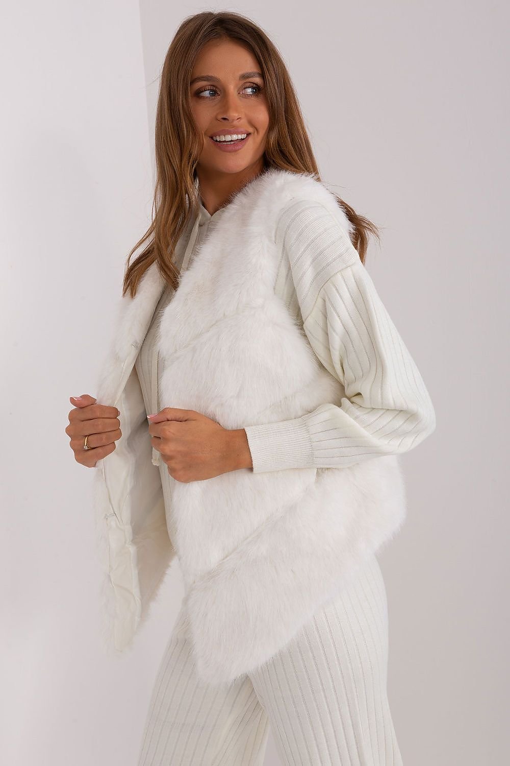 Luxurious Fur Vest – Soft, Warm, and Stylish for Any Occasion