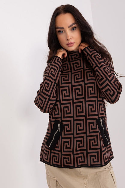 Fashionable women's sweater with long sleeves, a half turtleneck, and a geometric pattern, featuring zippered pockets, perfect for everyday wear and work during colder days.






