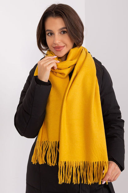 A cozy long yellow scarf featuring decorative tassels, perfect for adding warmth and style to your winter wardrobe. Ideal for keeping you comfortable during colder months.






