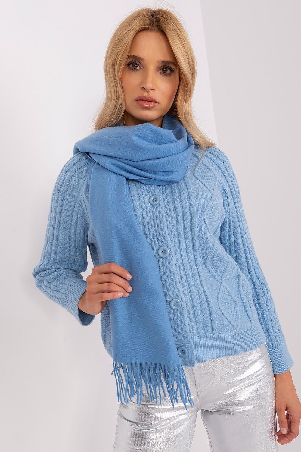 A cozy long blue scarf featuring decorative tassels, perfect for adding warmth and style to your winter wardrobe. Ideal for keeping you comfortable during colder months.






