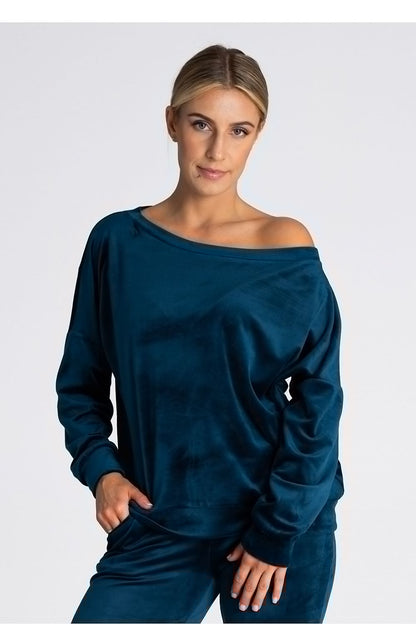 An oversized blouse featuring a boat neckline that can be worn off one or both shoulders. Finished with delicate cuffs for a stylish and elegant touch. Perfect for versatile, relaxed styling.






