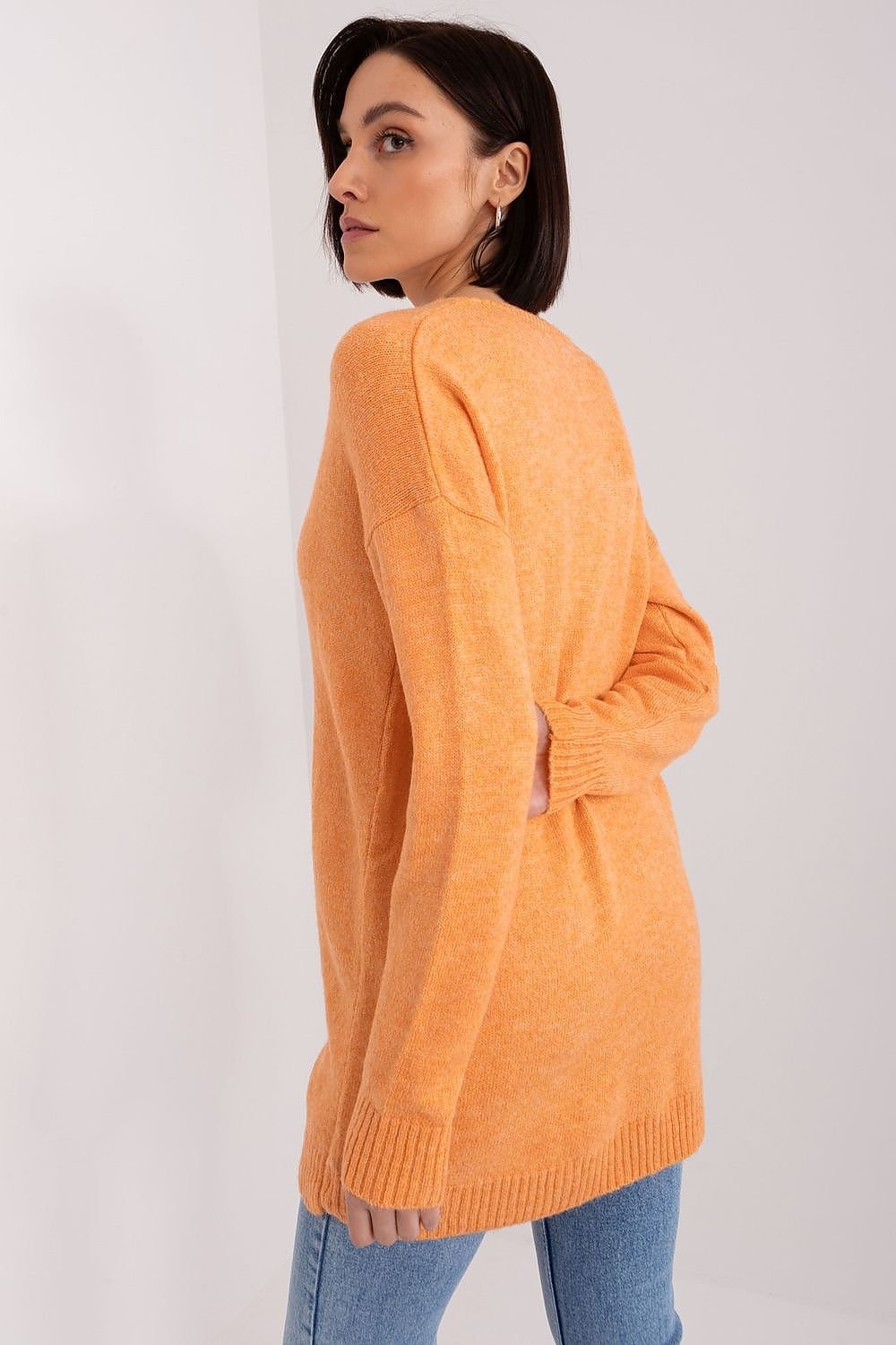 Comfortable long-sleeve sweater with a heart neckline, made from soft acrylic, perfect for everyday wear with jeans or skirts for a stylish, versatile look.






