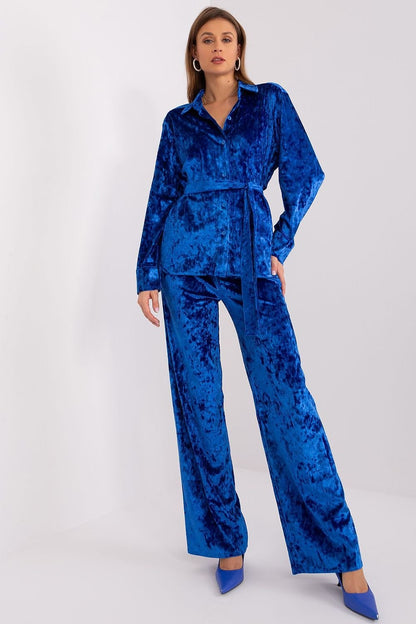 A casual blue velour set featuring a button-up shirt for a relaxed look, paired with wide-leg pants with a high elastic waistband and practical side pockets. The set includes a tie belt for added style and comfort, perfect for women who value both comfort and fashion.






