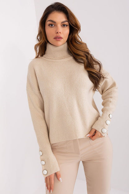 Pull à col roulé polyvalent avec boutons décoratifs pour un confort élégant