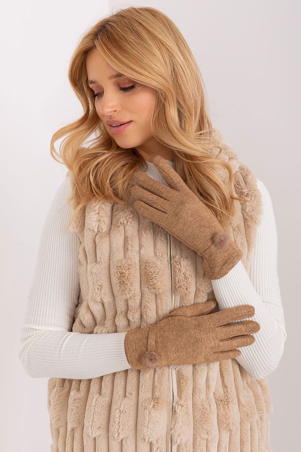 Elegant Women's Knitted Gloves – Decorative Pompoms & Touchscreen Finger