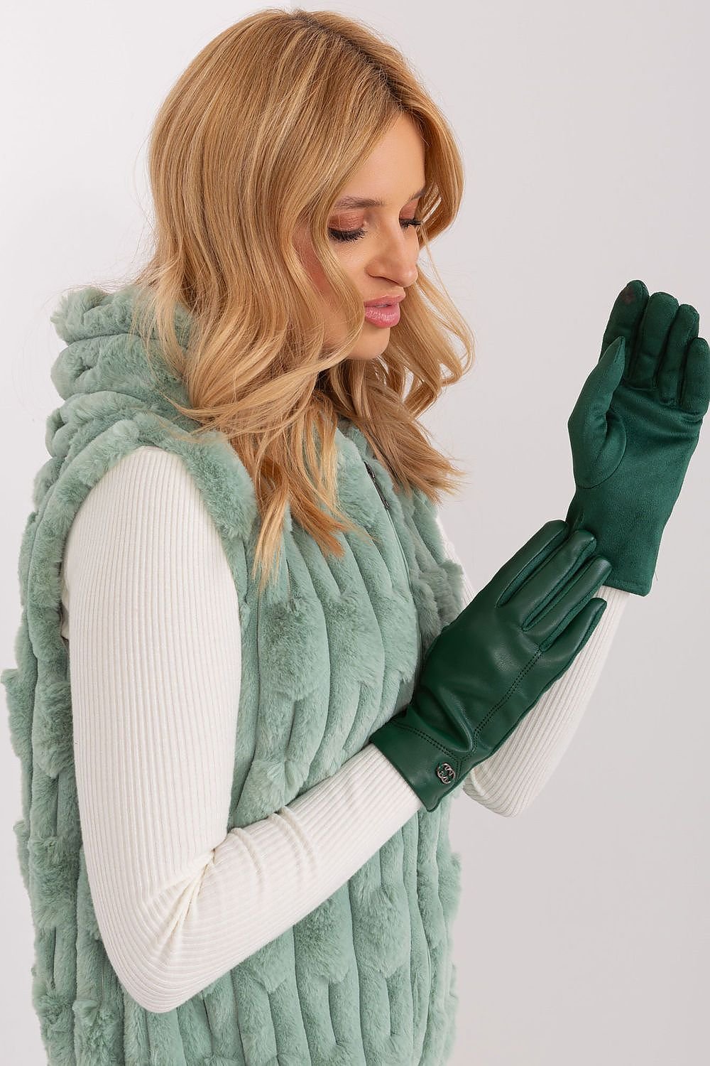 Elegant Women's Insulated Gloves – Touchscreen-Compatible