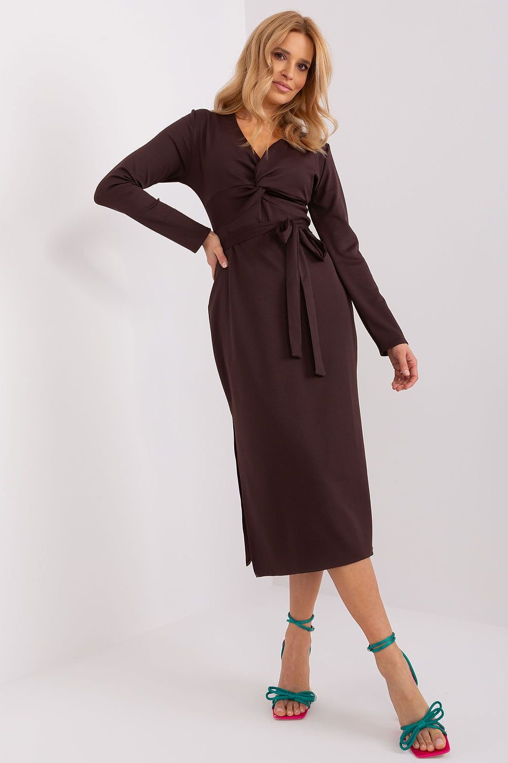 A stylish and versatile dress featuring an envelope neckline with decorative interlacing, long sleeves, and seductive slits at the bottom. Made from high-quality ribbed material, it includes a tie belt for a flattering silhouette, making it perfect for both special events and everyday wear.






