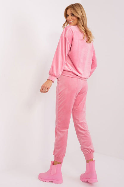 Elegantes Set aus Velours-Sweatshirt und Karottenhose