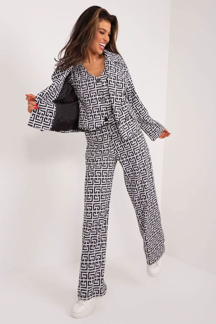 Elegant Double-Breasted Women's Jacket with Classic Lapels - Ludowika 
