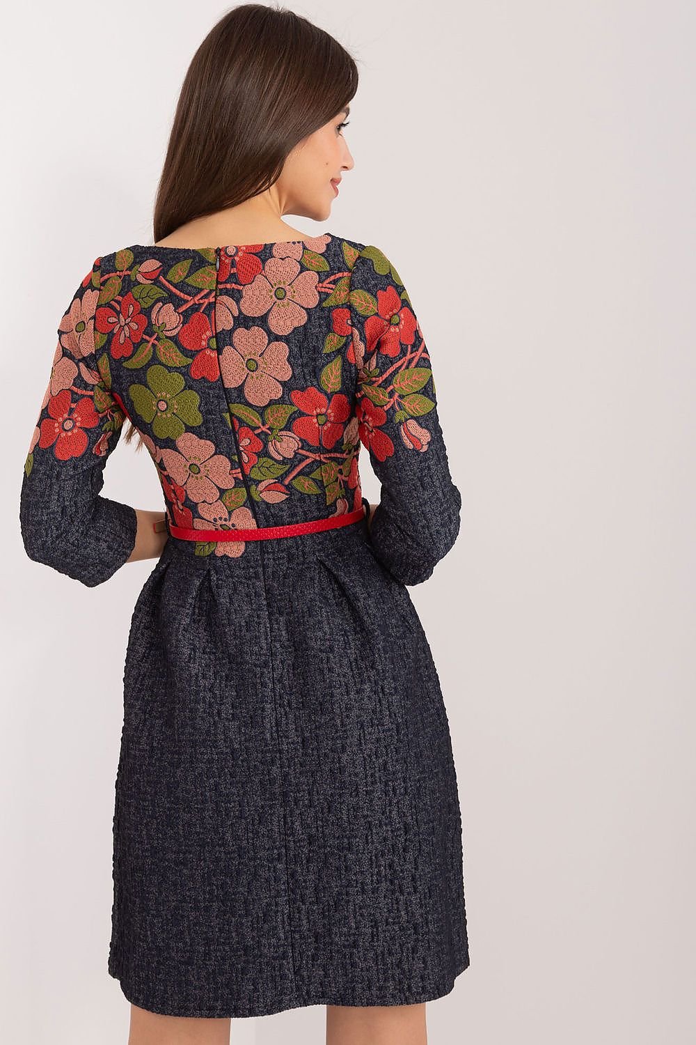 An elegant flared dress with floral embroidery, designed for various occasions. Featuring a pre-knee length, 3/4 sleeves, and a buckled belt, it accentuates the waist and exudes feminine charm. Made from cotton, the dress offers both comfort and class, with a covered zipper for easy wear. Perfect for work or special events, this dress combines elegance, comfort, and style.






