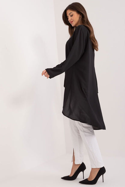 Elegant Long-Sleeve Shirt with Asymmetrical Hem and Round Neckline