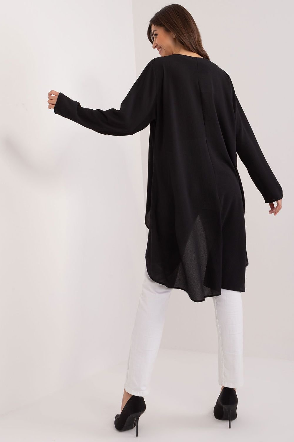 Elegant Long-Sleeve Shirt with Asymmetrical Hem and Round Neckline