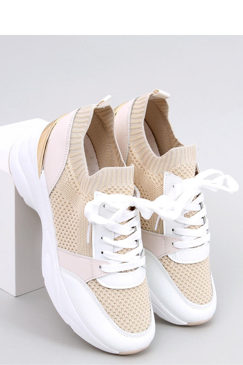 Fashionable women's sports sneakers with a 6.5 cm high anchor sole and a sock-like finish for a perfect fit. Made from ecological leather and fabric, these sneakers offer comfort, style, and a sleek look for everyday wear.






