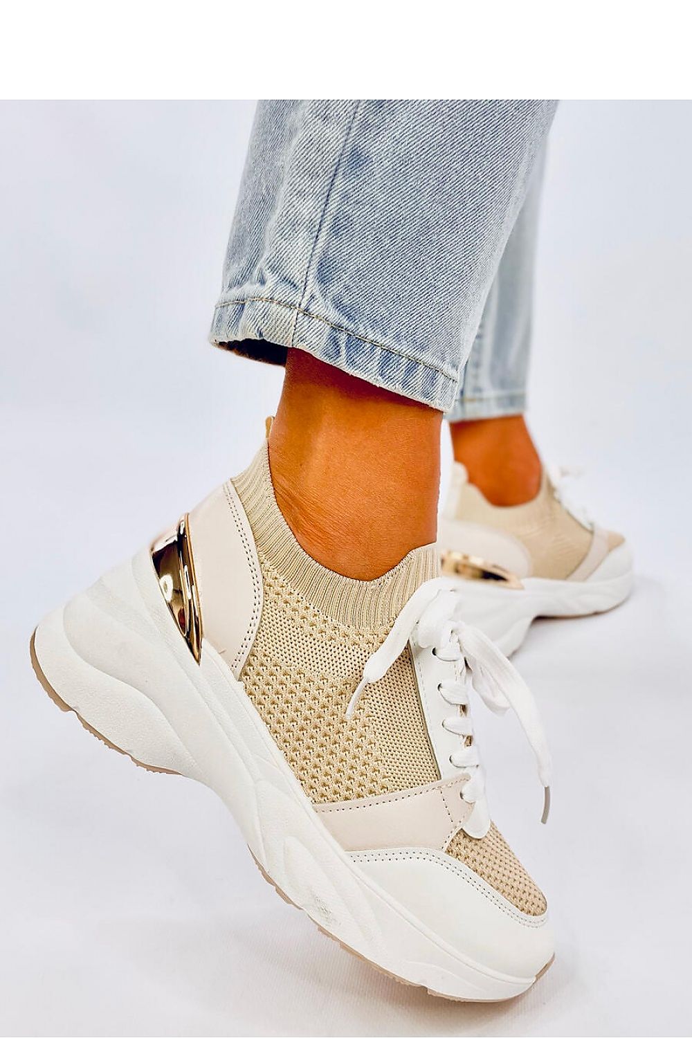 Fashionable women's sports sneakers with a 6.5 cm high anchor sole and a sock-like finish for a perfect fit. Made from ecological leather and fabric, these sneakers offer comfort, style, and a sleek look for everyday wear.






