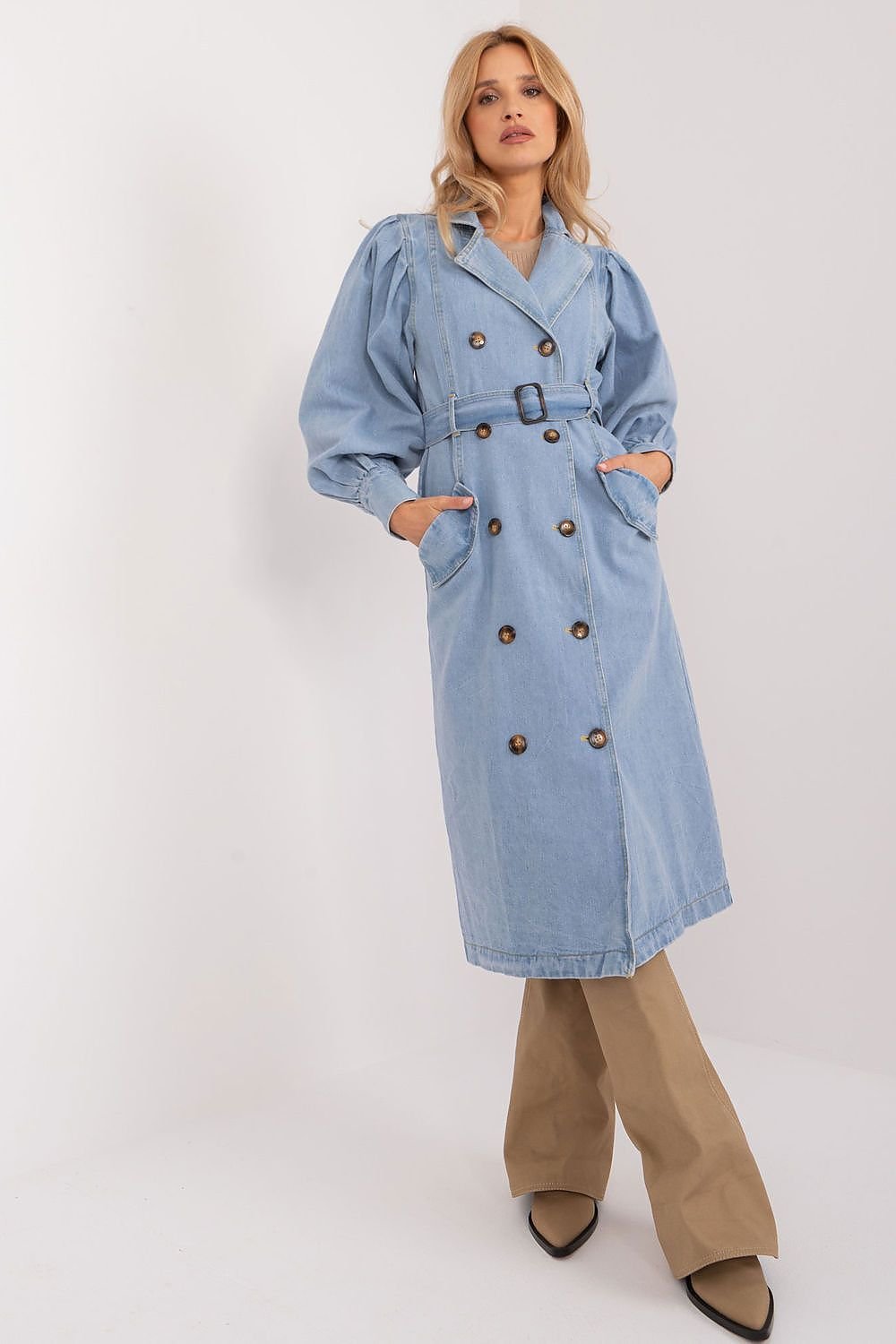 Denim trench coat with a belt, button closure, long sleeves with buttoned cuffs, and slip pockets. Perfect for spring and summer.






