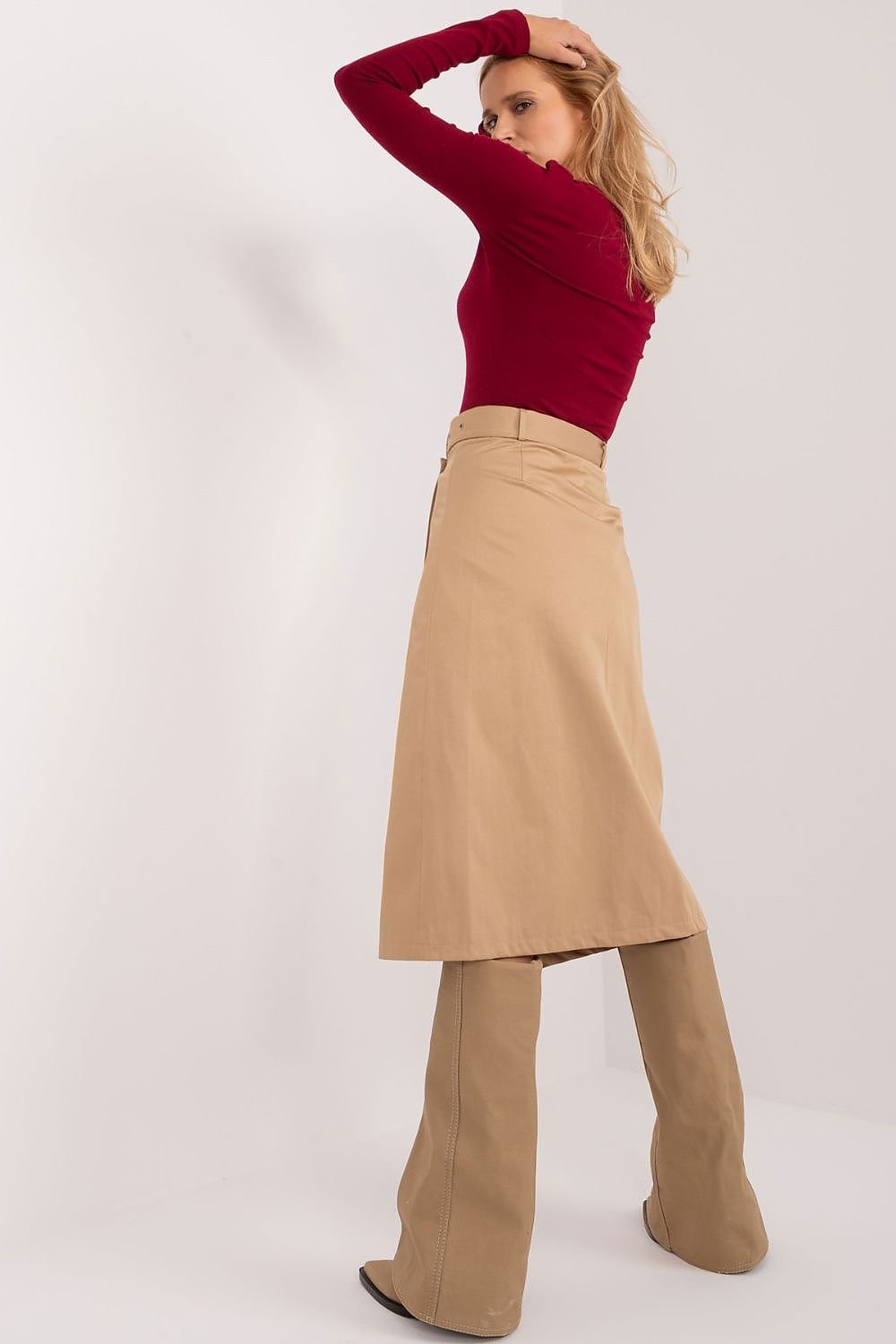 A midi skirt featuring an envelope front, buckled belt, button closure, patch pocket, and lining. Stylish and versatile for casual and formal occasions.

