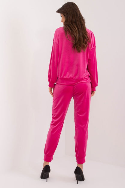 A stylish velour set featuring a sweatshirt with a decorative bow and round neckline, paired with high-waisted pants with a waist tie, side pockets, and leg welts, offering comfort, elegance, and versatility for casual outfits.