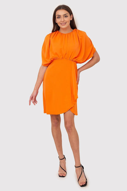 A mint-colored orange summer mini dress made of flowing fabric, featuring decorative creases, wide sleeves, and an elastic waistband, perfect for a variety of occasions.






