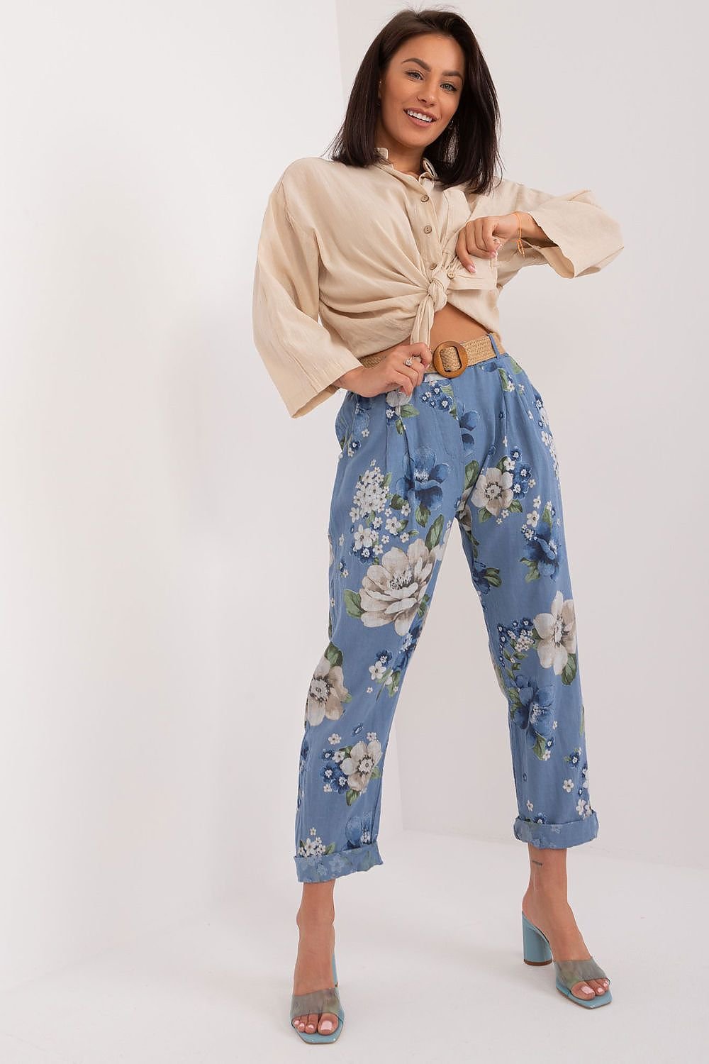 Casual-style fabric pants made from predominantly cotton, featuring a subtle floral pattern. High-waisted for silhouette enhancement, tapered legs for a modern look, and an adjustable waistband for a perfect fit. The pants include side slip pockets for convenience and no zipper for easy wear. Ideal for everyday comfort with a fresh, summery vibe.

