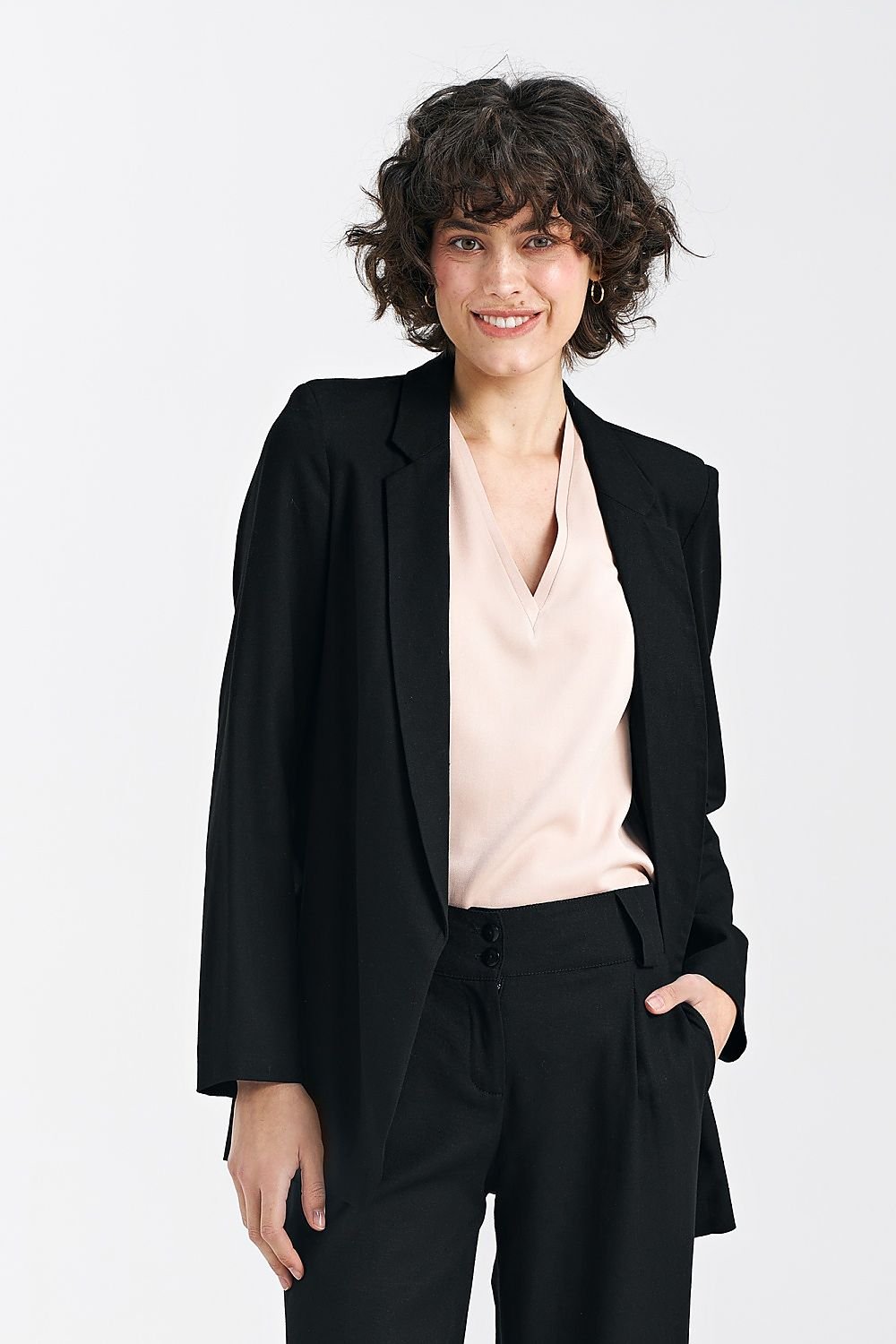 A casual yet elegant women's jacket with a regular, loose fit, crafted from a blend of viscose, linen, and cotton for ultimate comfort. Featuring lined lapels, shoulder pads for structure, and piped inner seams for a polished finish. With no fastening and an unlined design, it’s lightweight and perfect for warmer days, seamlessly blending sophistication with everyday wear.