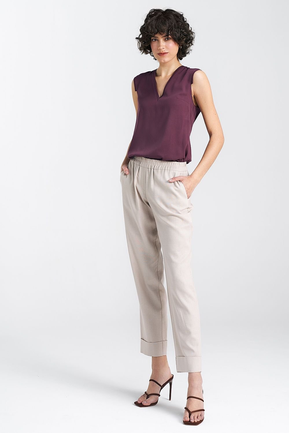 Sleeveless V-Neck Blouse with Delicate Pleats - Ludowika 