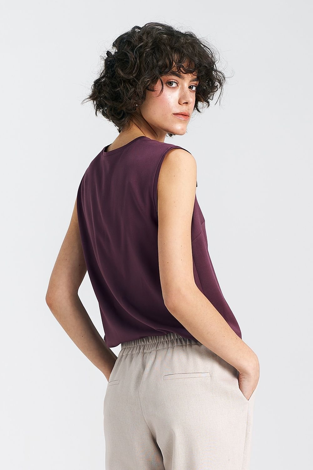 Sleeveless V-Neck Blouse with Delicate Pleats - Ludowika 