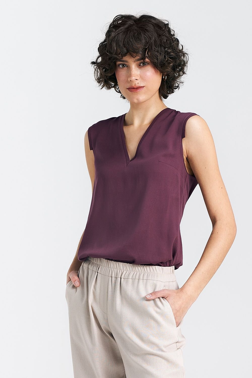 Sleeveless V-Neck Blouse with Delicate Pleats - Ludowika 