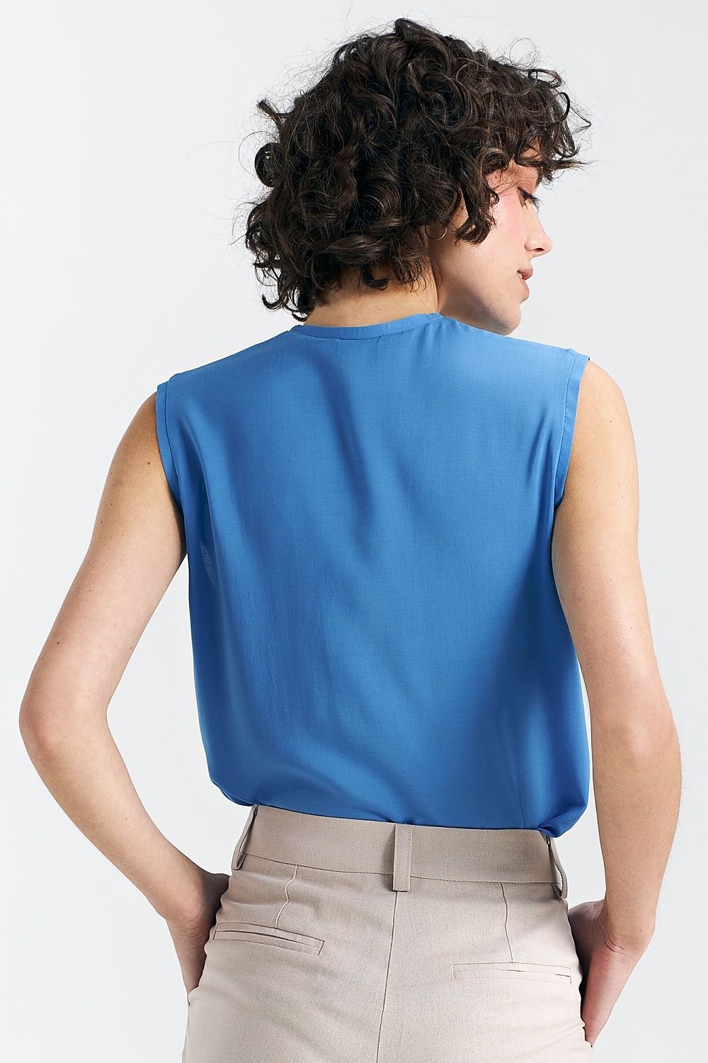 Sleeveless V-Neck Blouse with Delicate Pleats - Ludowika 