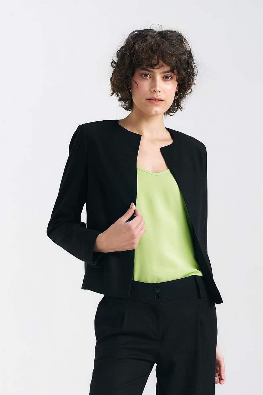 An elegant boxy jacket featuring shoulder cushions that enhance structure and sophistication. This jacket offers a modern, short form, made from a blend of high-quality materials for comfort and style. With no traditional clasp, it provides a lightweight and contemporary look, perfect for those who value refined design and craftsmanship.