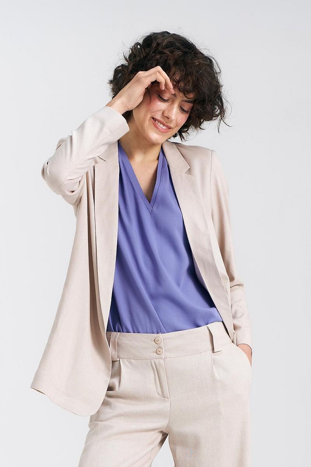 A casual yet elegant women's jacket with a regular, loose fit, crafted from a blend of viscose, linen, and cotton for ultimate comfort. Featuring lined lapels, shoulder pads for structure, and piped inner seams for a polished finish. With no fastening and an unlined design, it’s lightweight and perfect for warmer days, seamlessly blending sophistication with everyday wear.