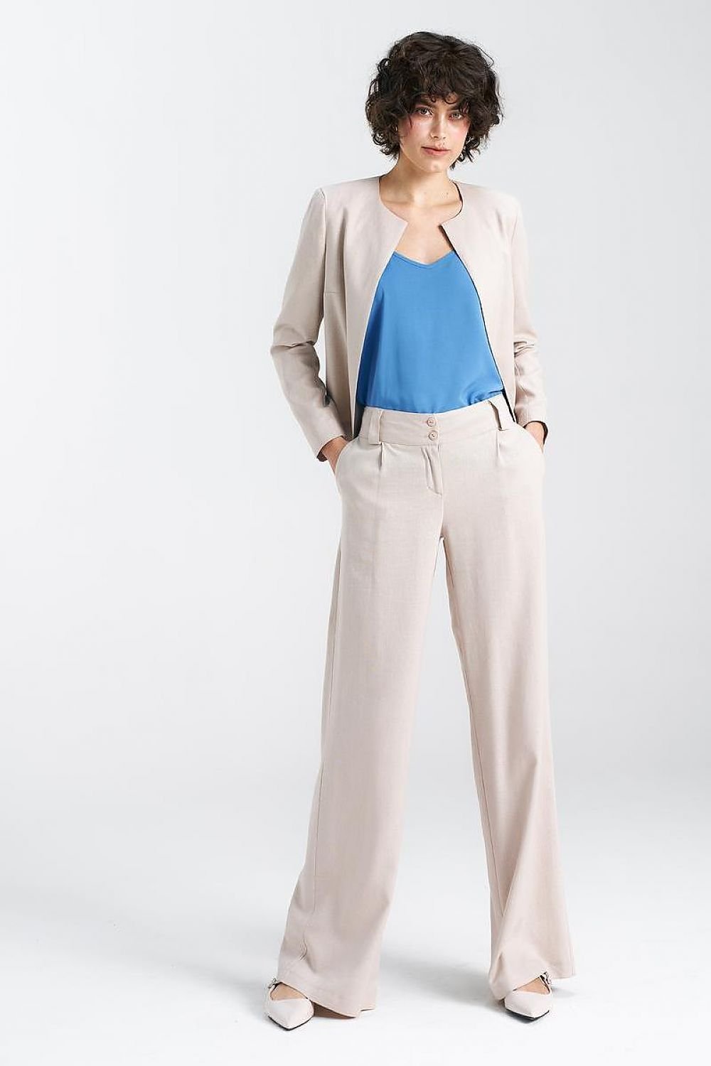 Women's relaxed fit pants made from a soft blend of viscose, linen, and cotton. Featuring wide legs, a mid-rise waist, decorative front tab, wide belt loops, functional front pockets, and imitation back pockets. Versatile and stylish for both casual and formal occasions.

